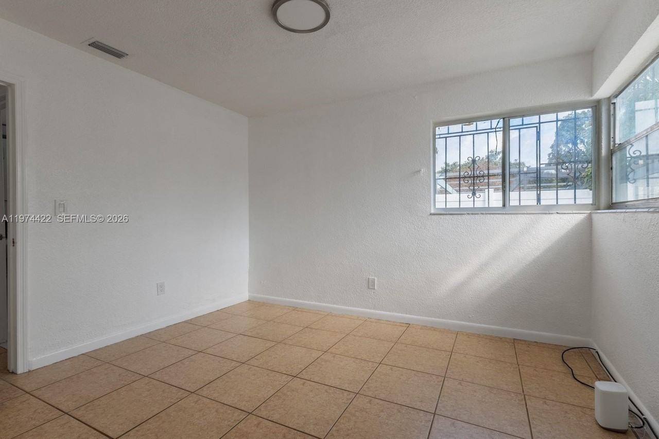 1301 Ne 153rd St - Photo 7 of 23