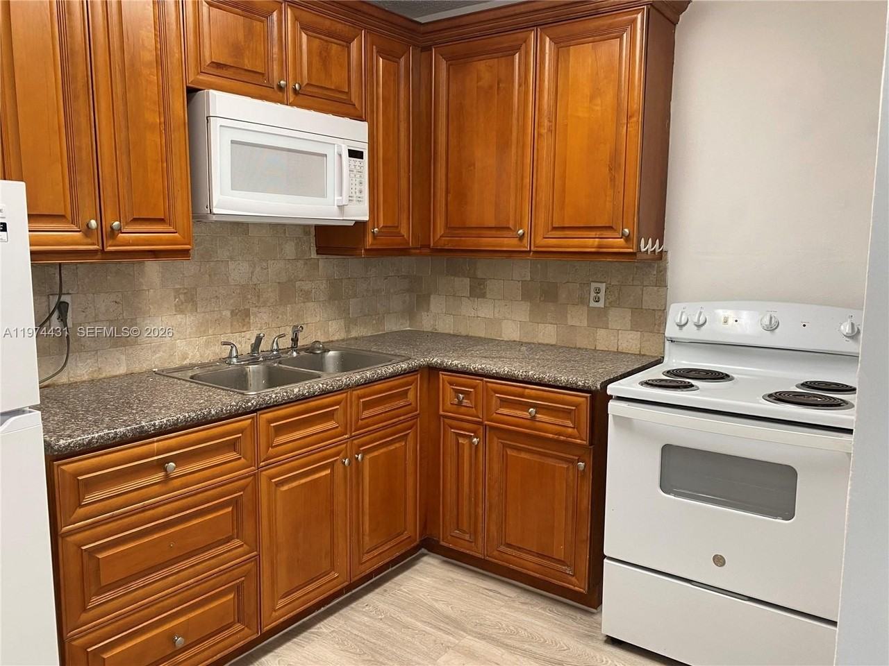 380 E 35th St #2118 - Photo 5 of 8