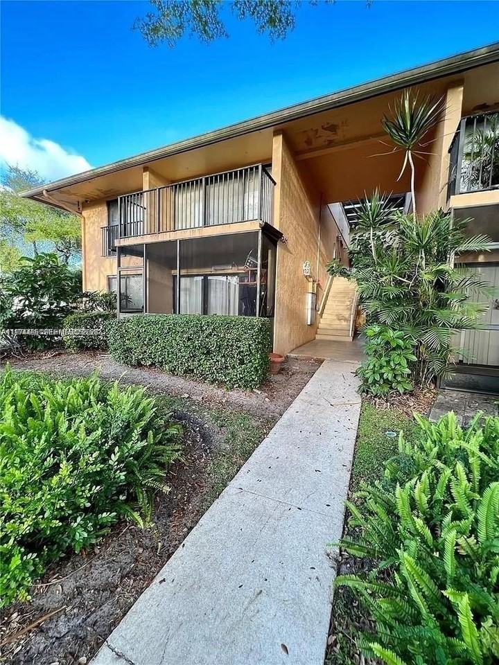 5849 Washington St #80