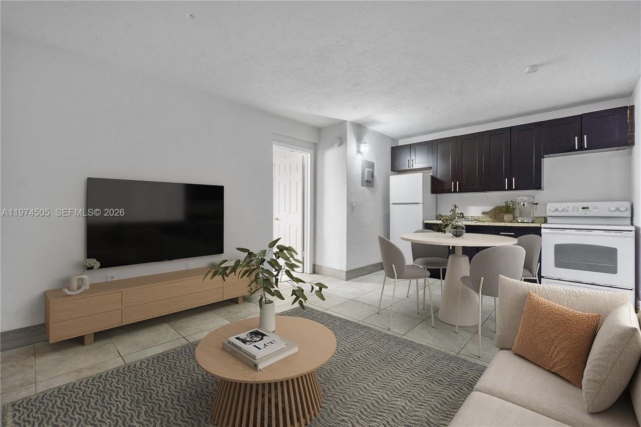 332 Sw 3rd St #4 - Photo 7 of 9