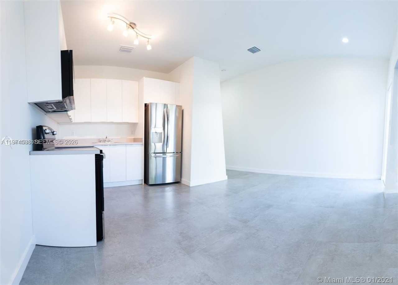 120 Ne 71st St #4 - Photo 5 of 18