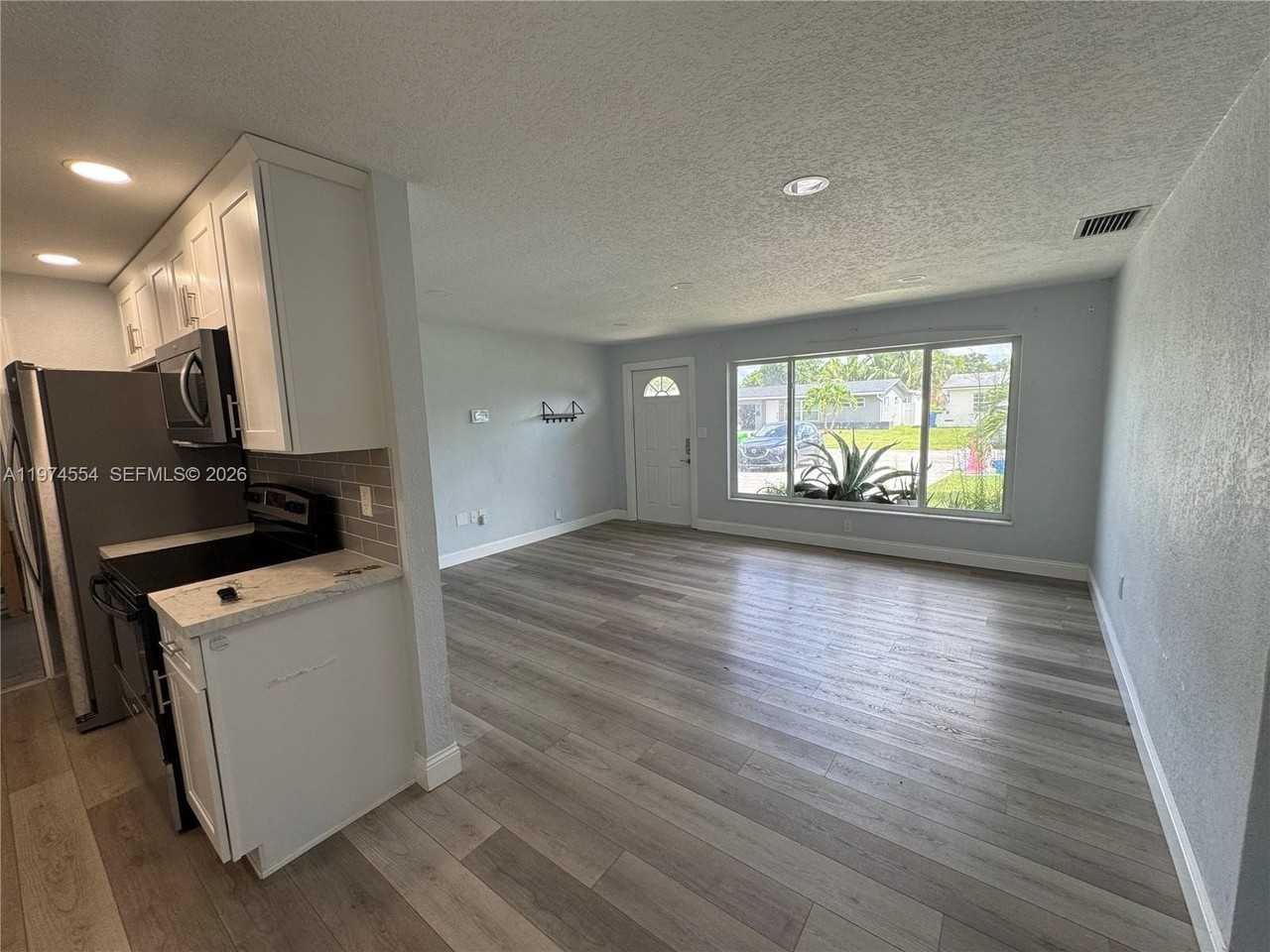 6868 Nw 28th St - Photo 4 of 20