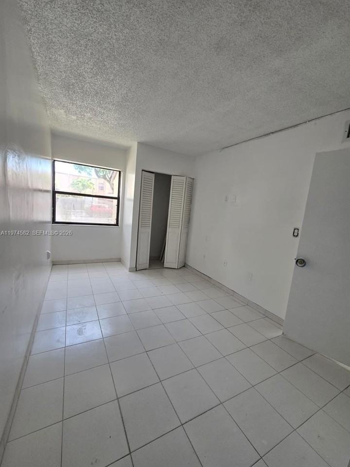 685 W Park Dr #101-11 - Photo 3 of 34