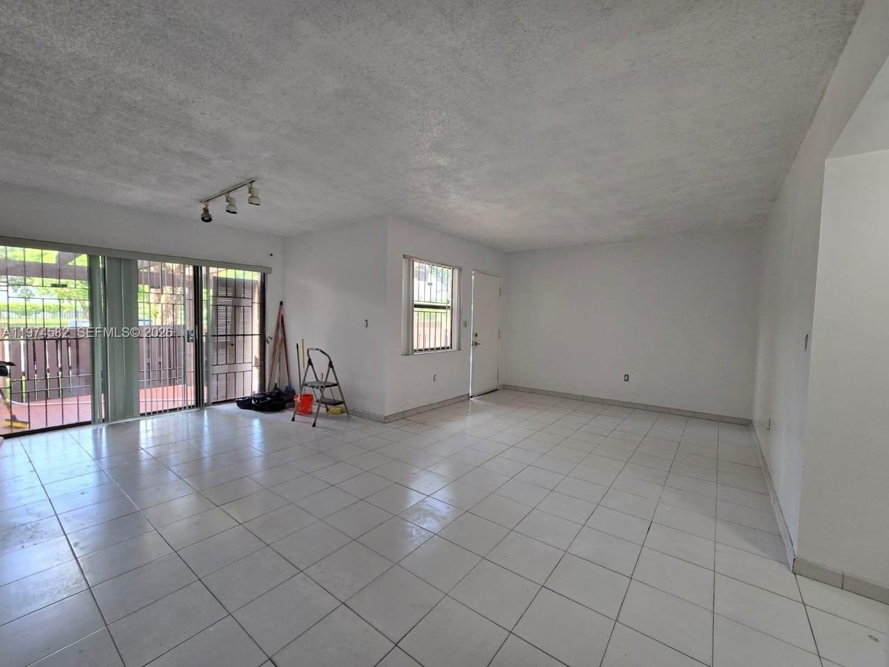 685 W Park Dr #101-11 - Photo 5 of 34