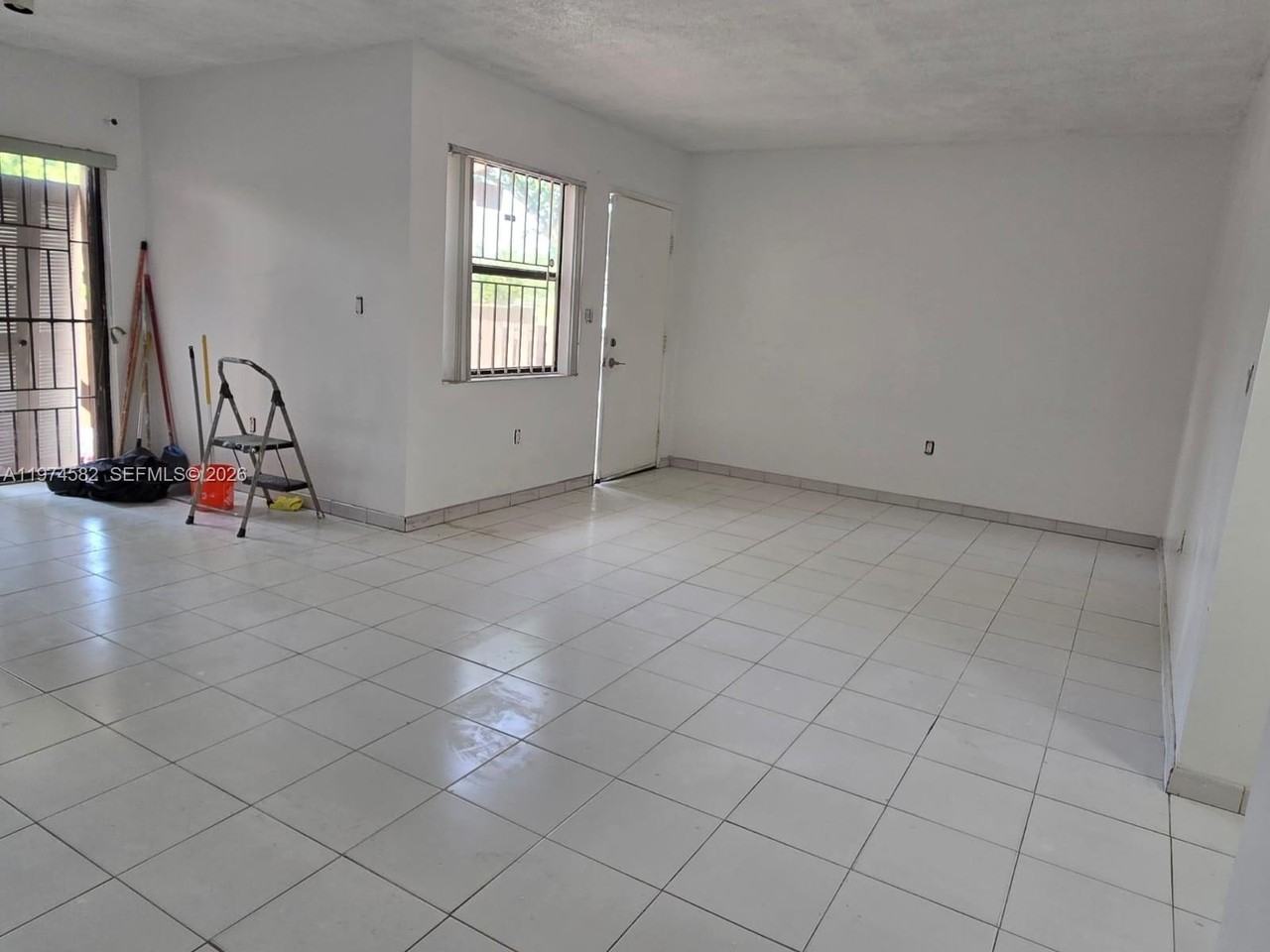 685 W Park Dr #101-11 - Photo 6 of 34