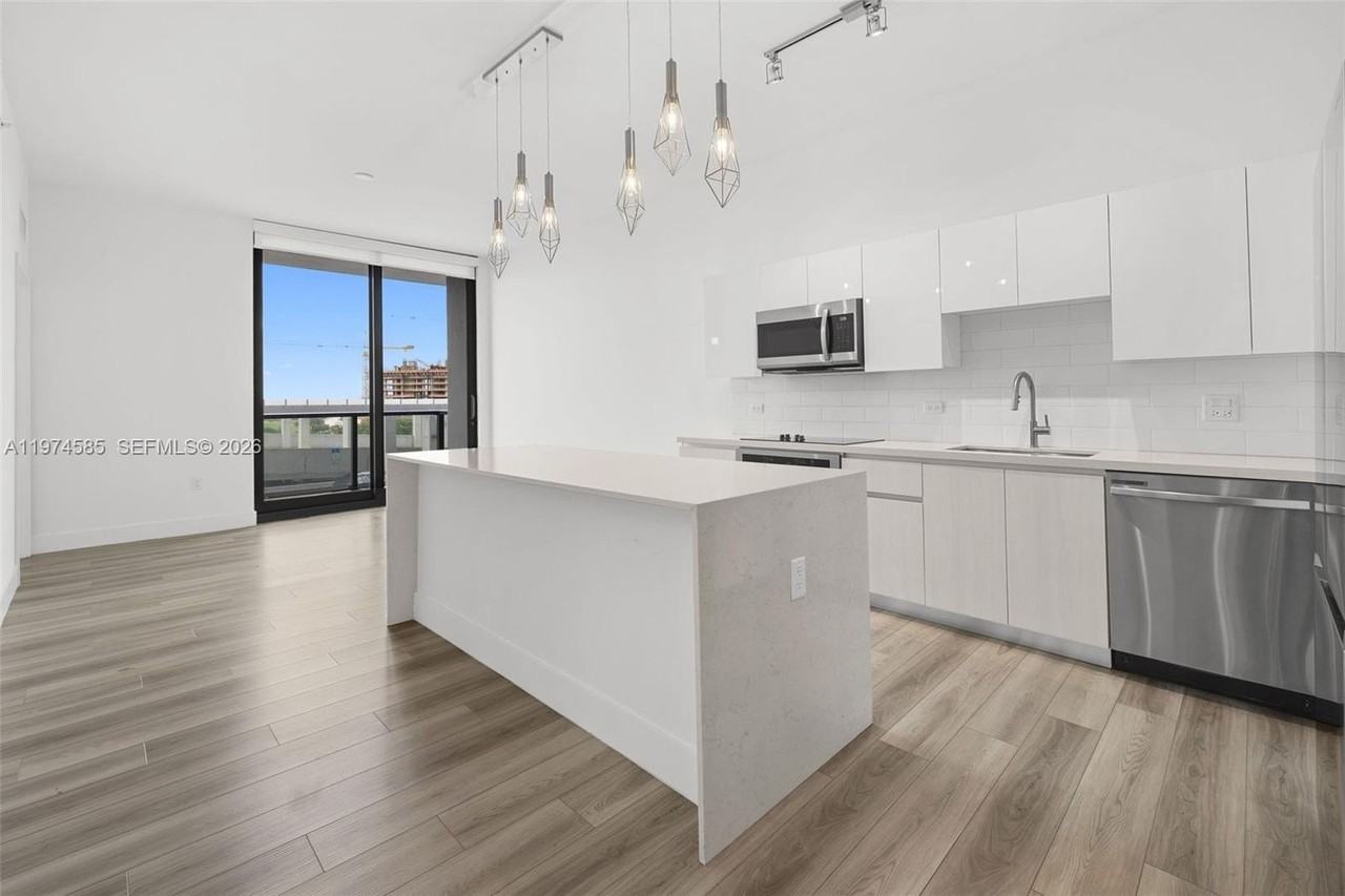 101 Diplomat Pkwy #0705