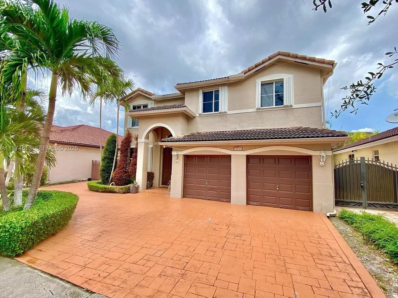 13851 Sw 38th Ln - Photo 2 of 15