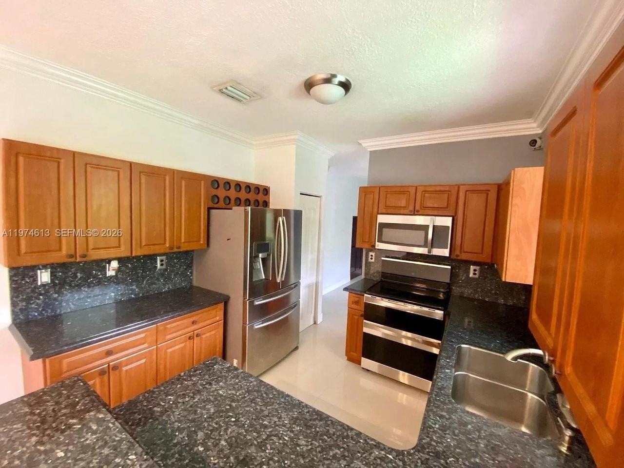 13851 Sw 38th Ln - Photo 7 of 15