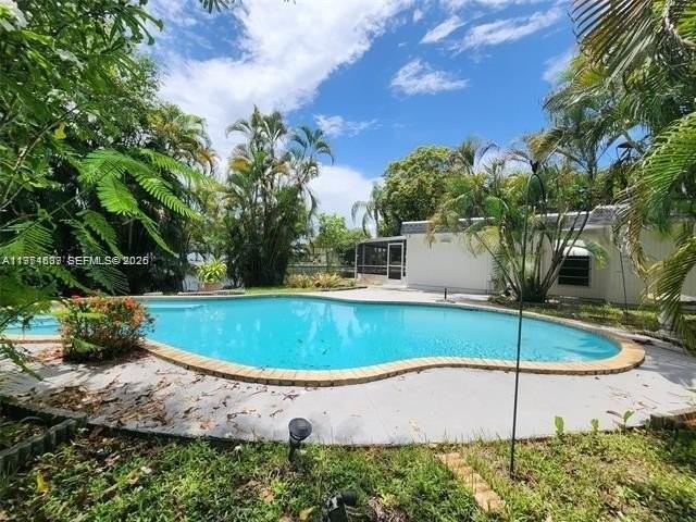 6900 Nw 78th St - Photo 3 of 36