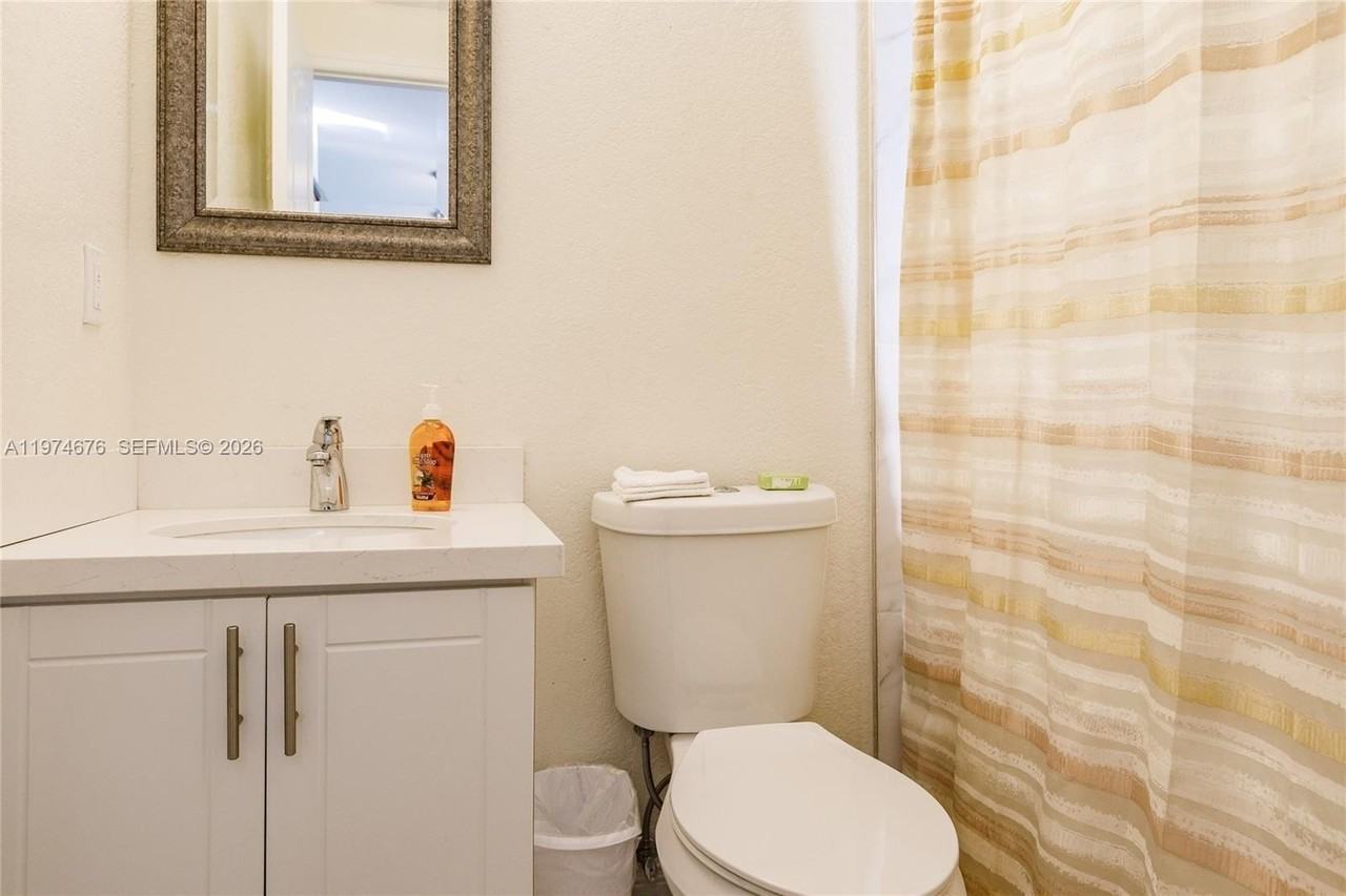 518 Sw 15th Ave #1 - Photo 6 of 10