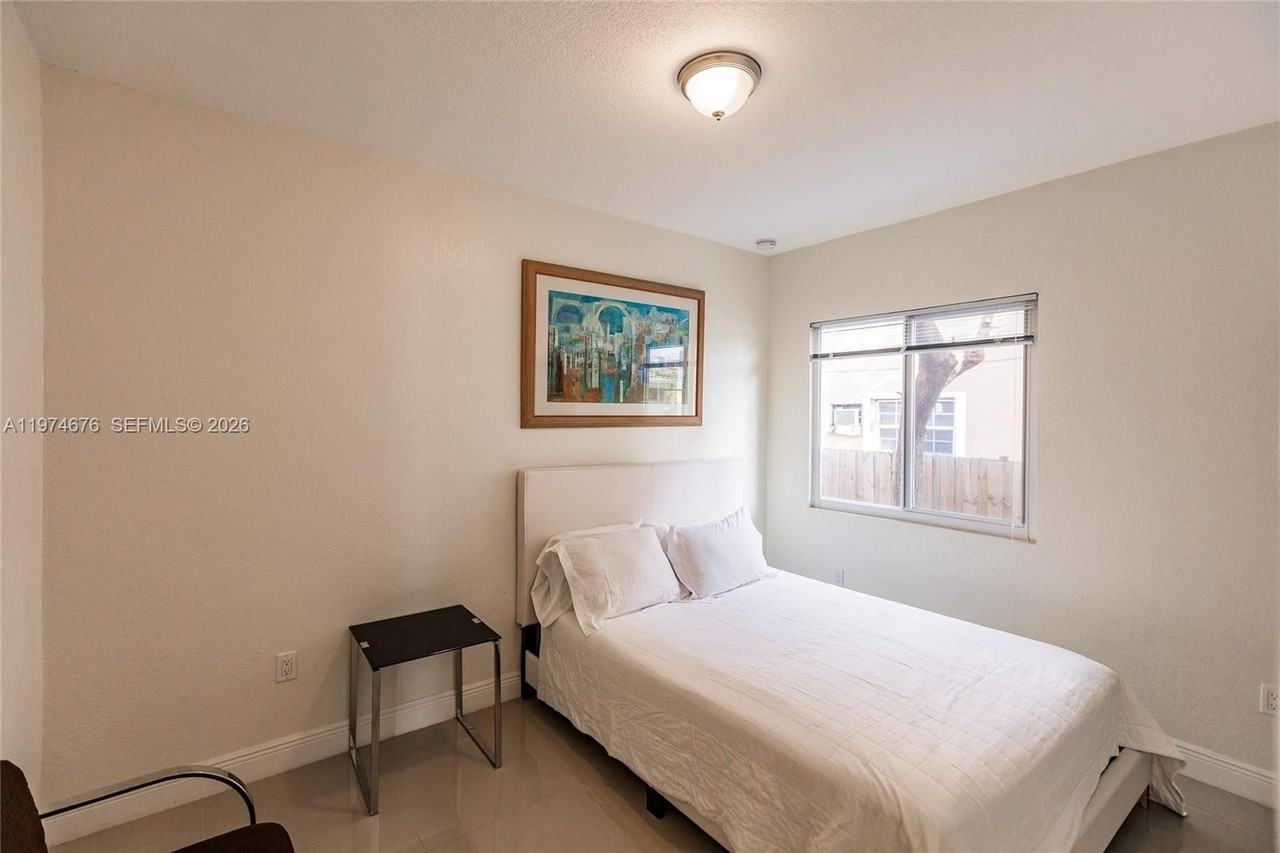 518 Sw 15th Ave #1 - Photo 7 of 10