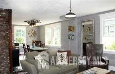 272 Lake Ave - Photo 3 of 14