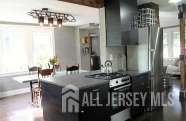 272 Lake Ave - Photo 7 of 14