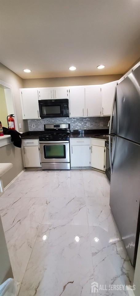 261 Kempsey Dr - Photo 4 of 34