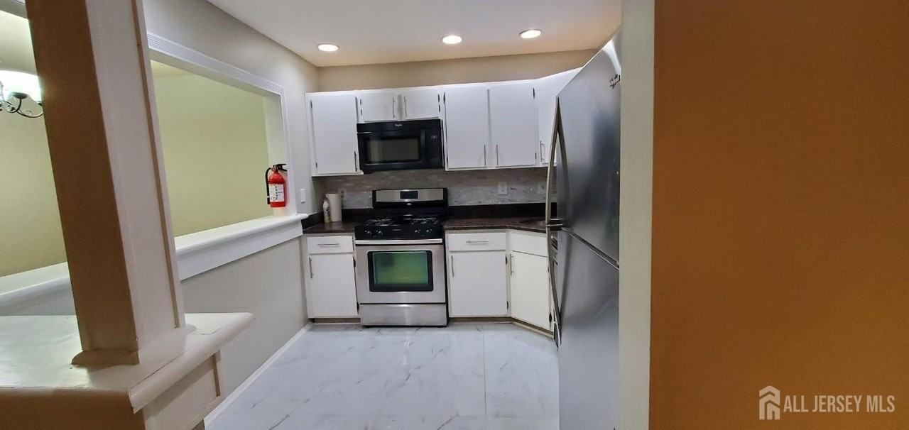 261 Kempsey Dr - Photo 7 of 34