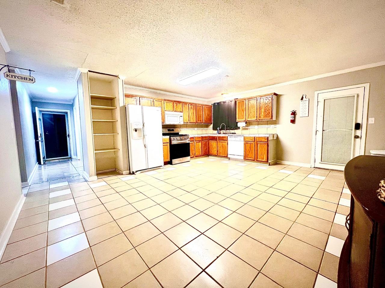 Thomas Sumter St - Photo 7 of 33