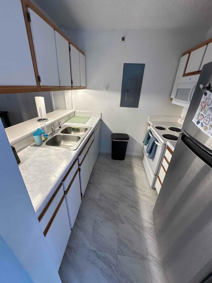 Collegiate Cir - Photo 2 of 9