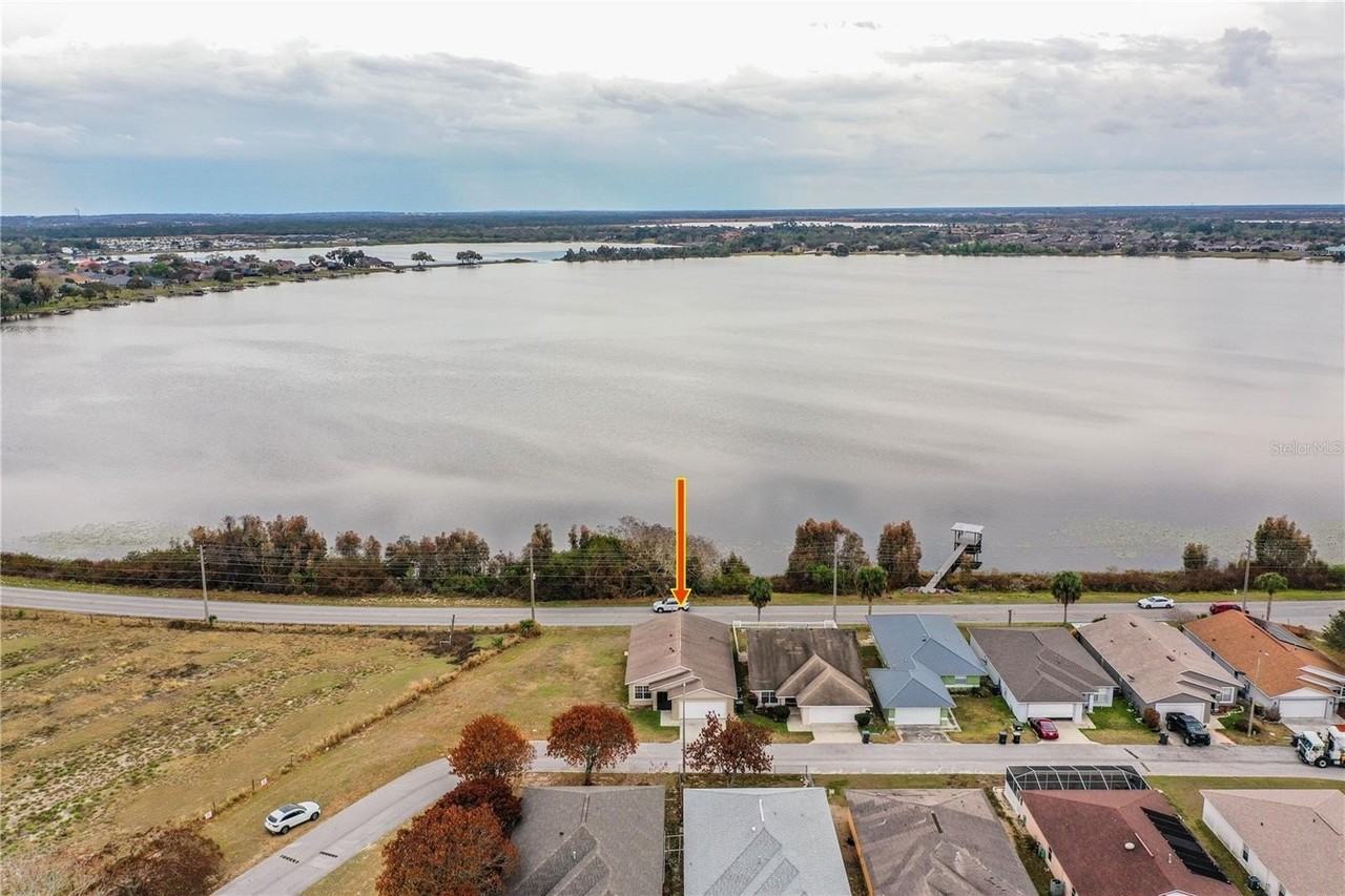 812 Marcia Loop - Photo 2 of 50