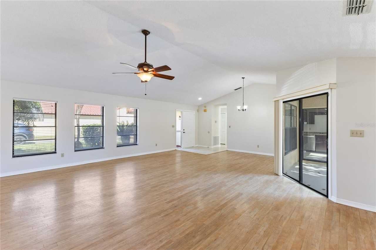 8030 S Madeira Ct - Photo 4 of 16