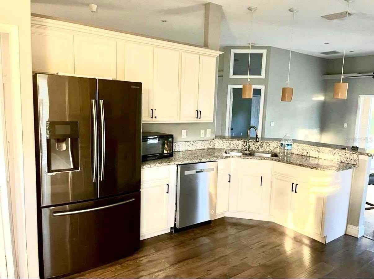 984 Tavernier Cir Ne - Photo 6 of 12