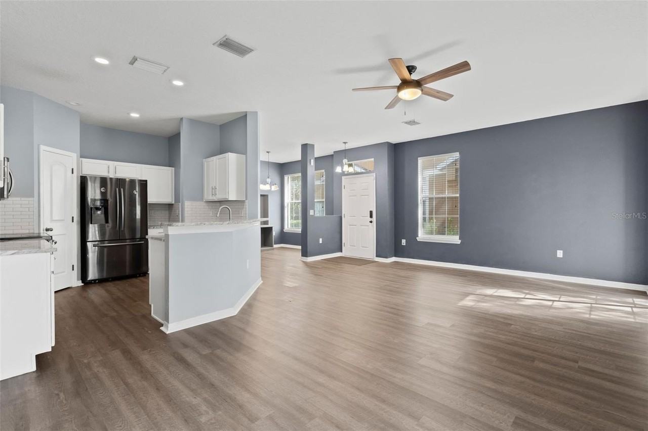 6817 Breezy Palm Dr - Photo 7 of 37