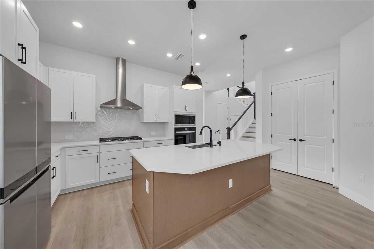 7267 Kodiak Ln - Photo 5 of 50