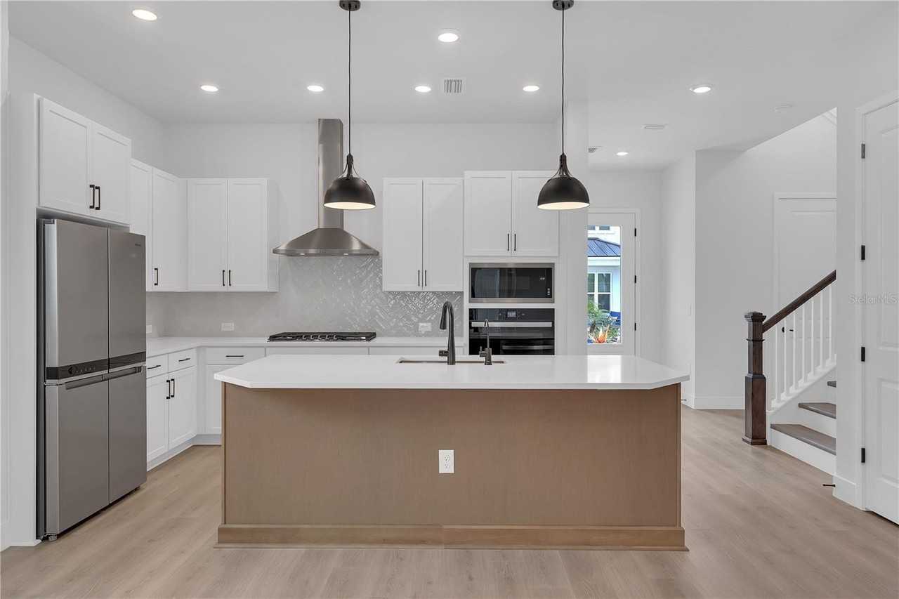 7267 Kodiak Ln - Photo 6 of 50