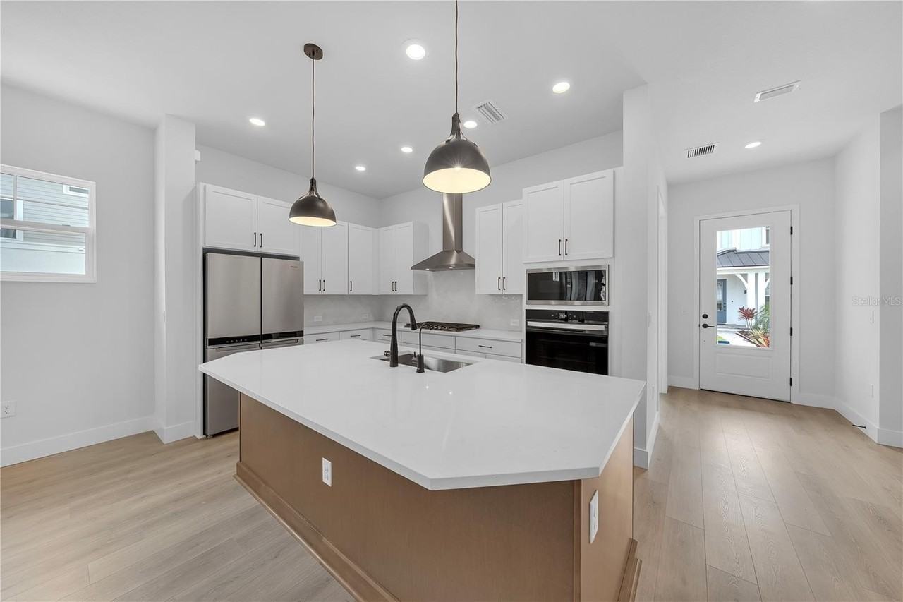 7267 Kodiak Ln - Photo 7 of 50