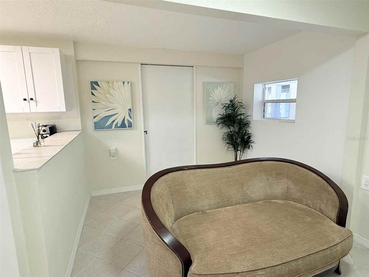 707 40th St W #B - Photo 4 of 16