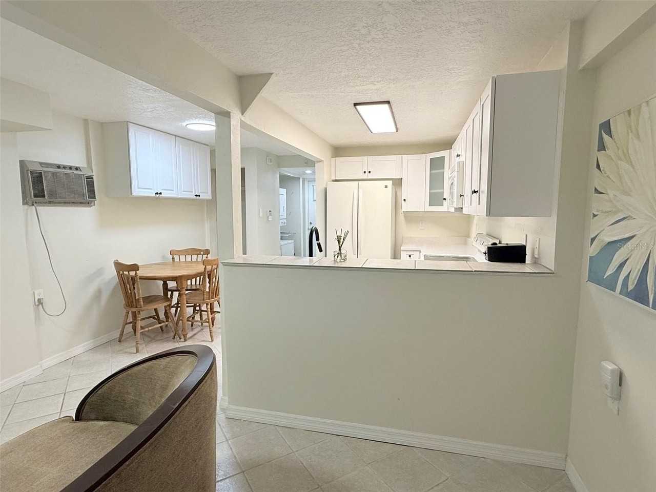 707 40th St W #B - Photo 5 of 16