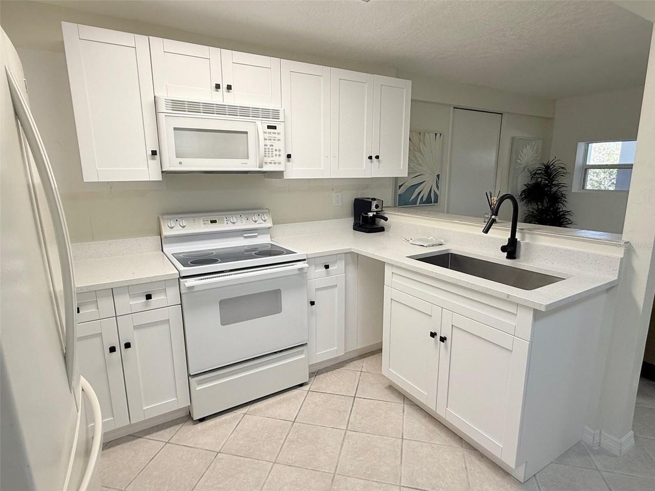 707 40th St W #B - Photo 7 of 16