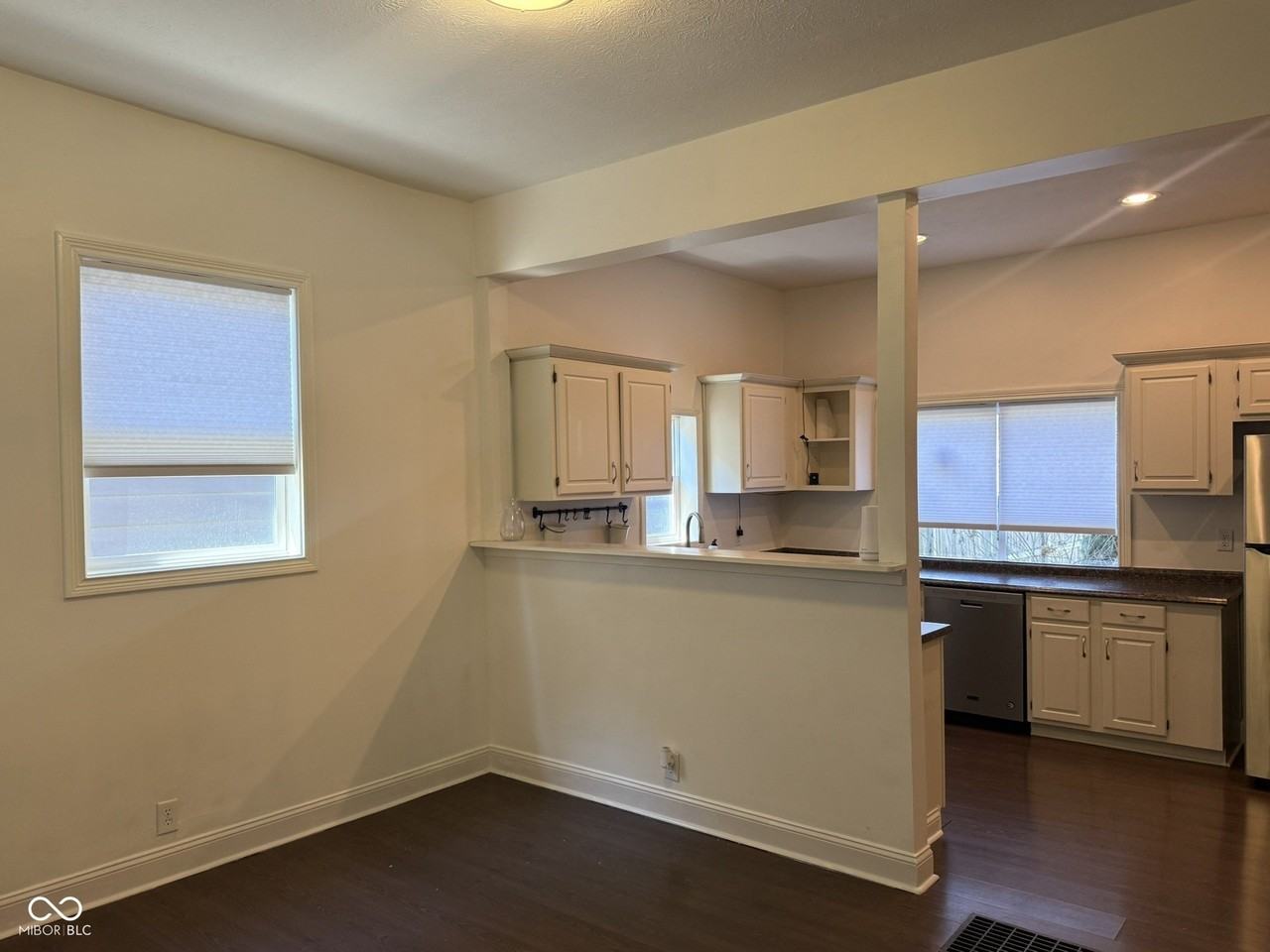 1156 Hoyt Ave - Photo 4 of 22