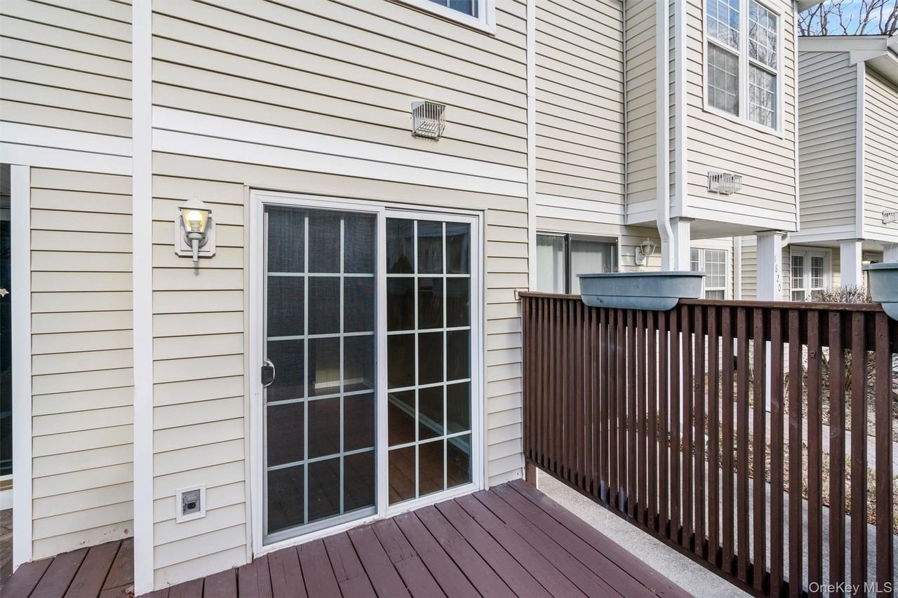 1818 Whispering Hls - Photo 3 of 33