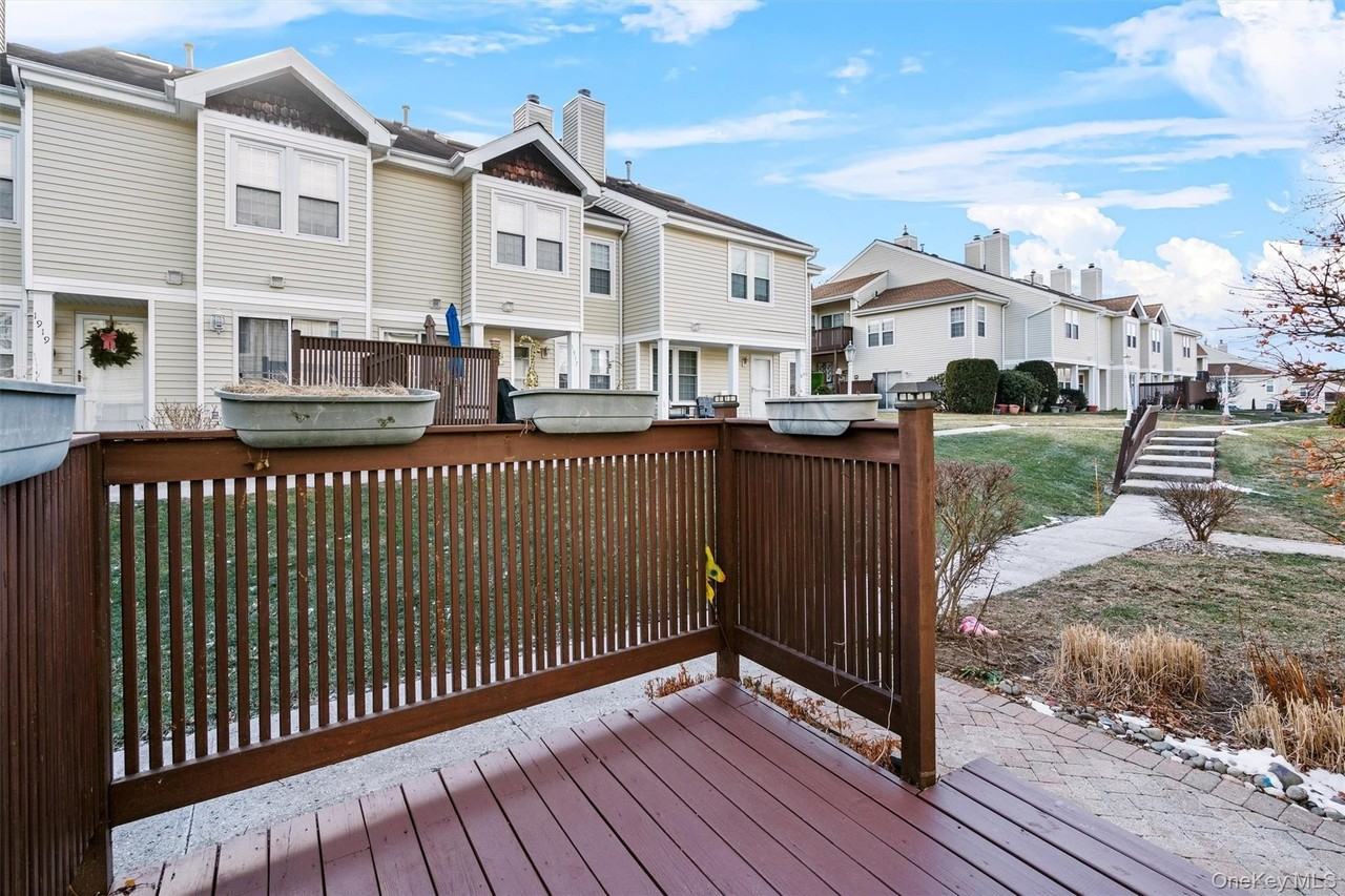 1818 Whispering Hls - Photo 4 of 33