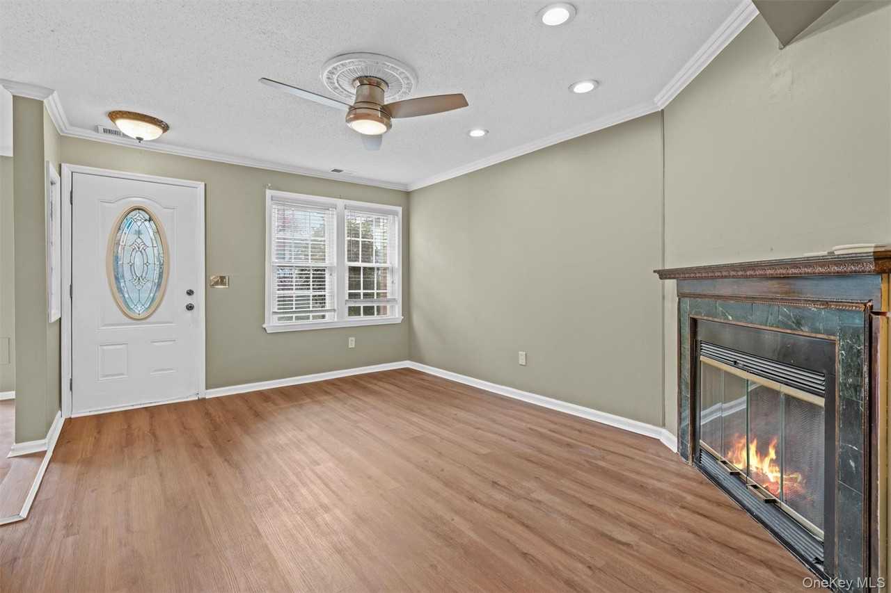 1818 Whispering Hls - Photo 6 of 33