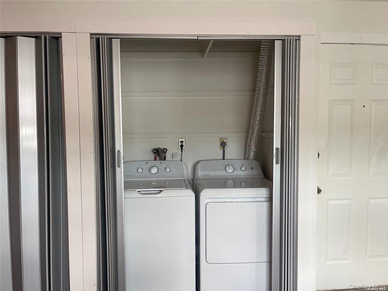 1909 Bellmore Ave Unit B - Photo 5 of 11