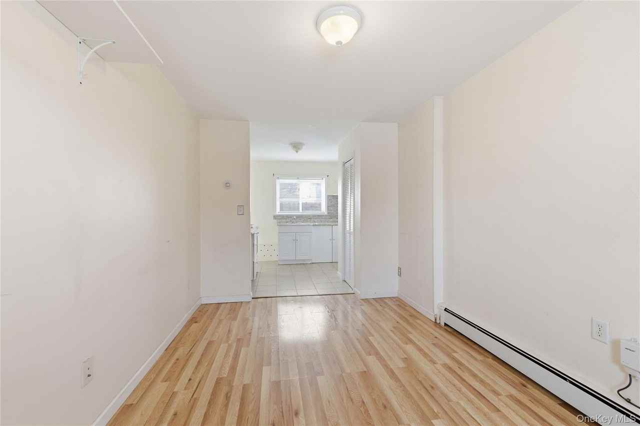 2420 Bennett Ave Apt 1c - Photo 3 of 12