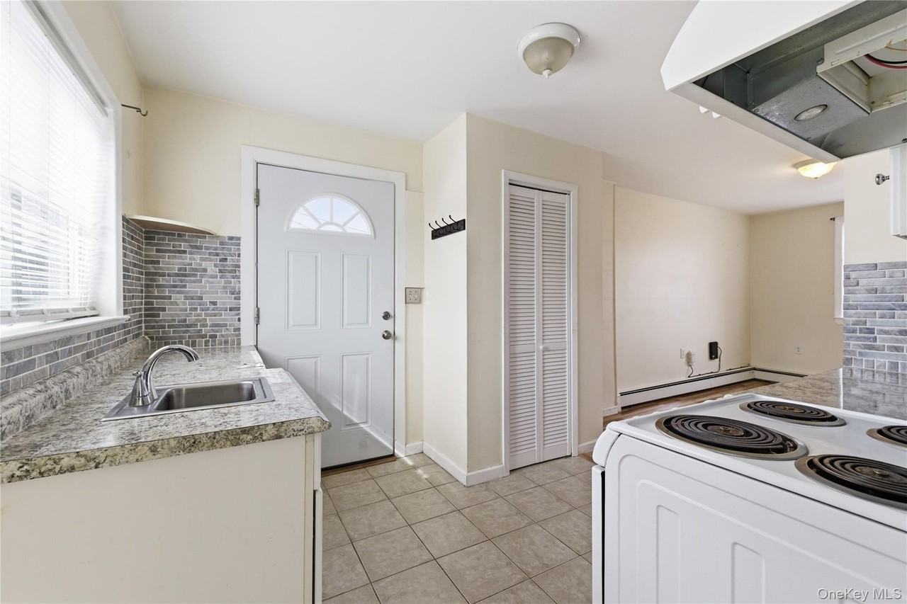 2420 Bennett Ave Apt 1c - Photo 6 of 12