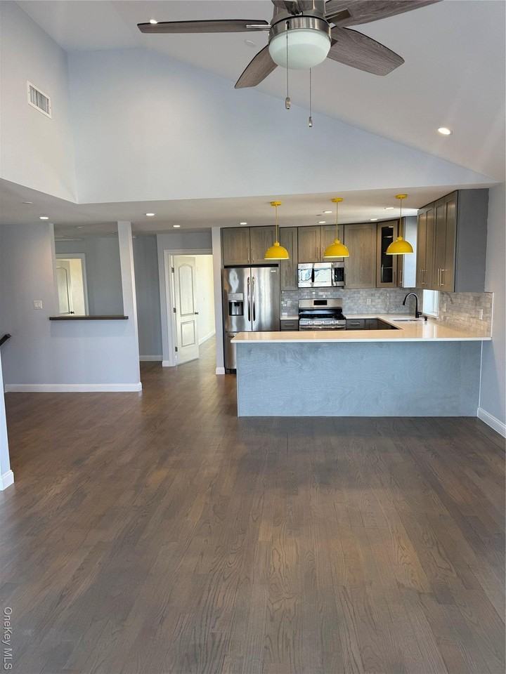 90 E Hudson St - Photo 2 of 8