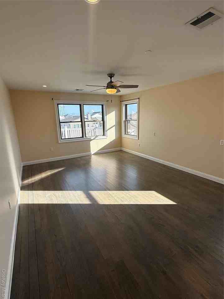 90 E Hudson St - Photo 4 of 8