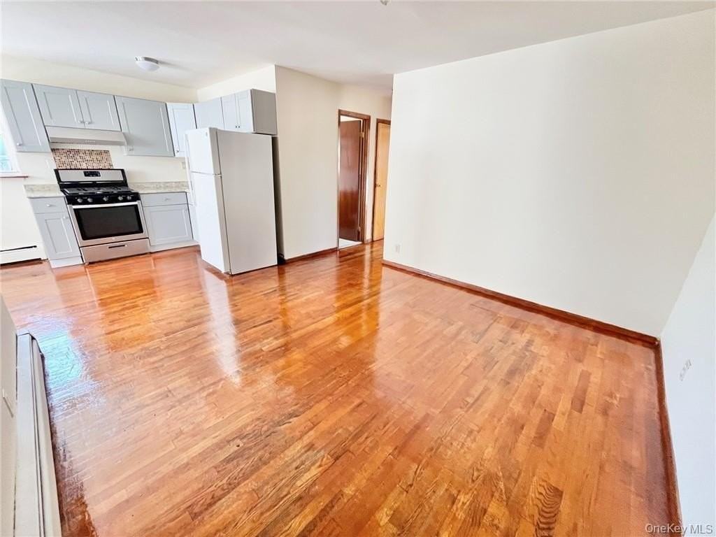 66 Oak St Apt 2r - Photo 4 of 9