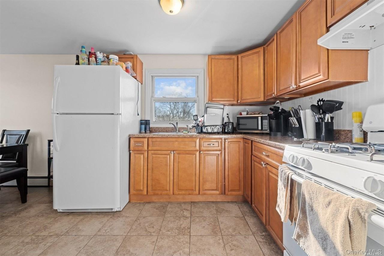 733 14th St - Photo 2 of 8