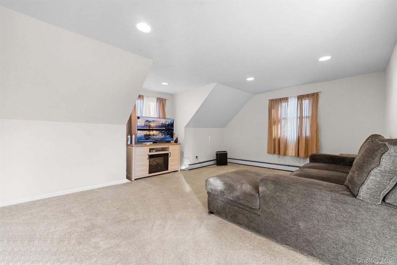 733 14th St - Photo 4 of 8