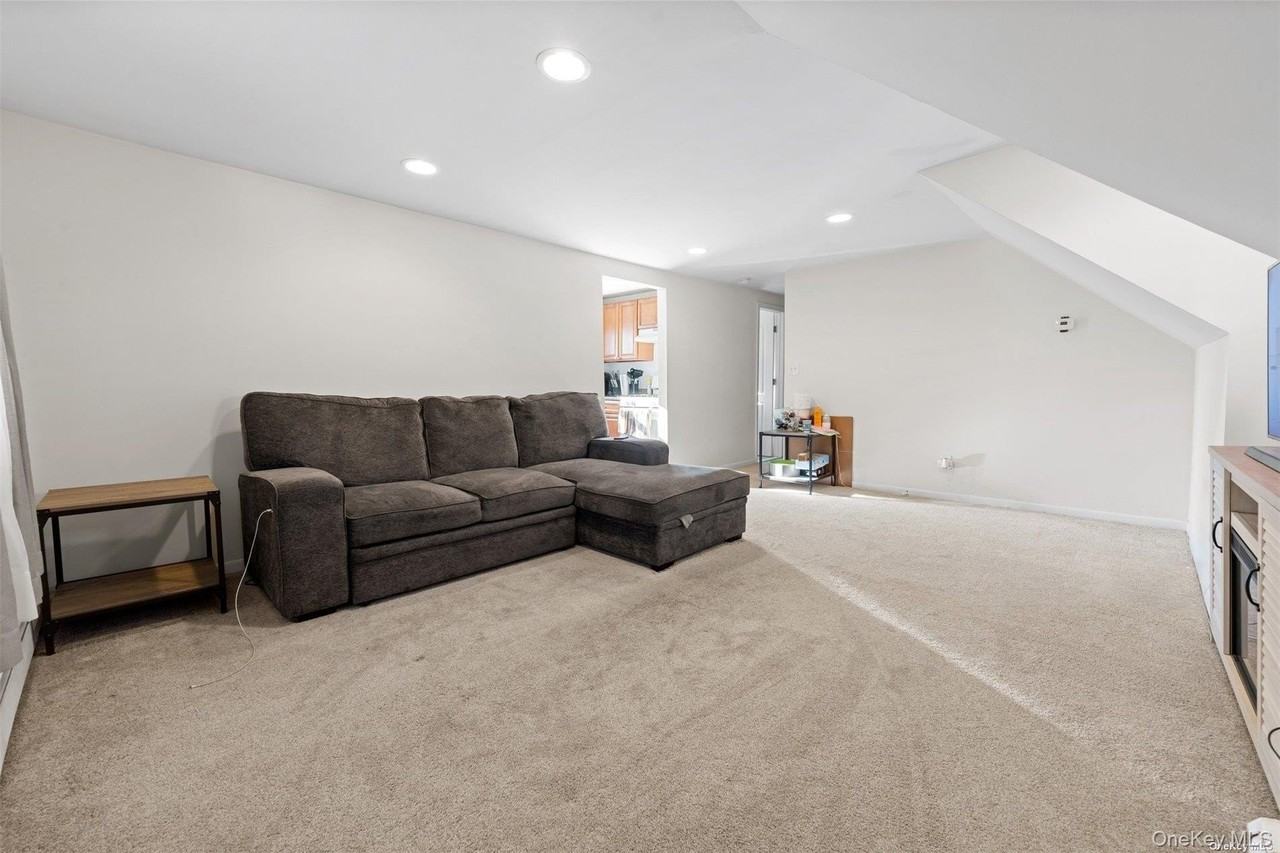 733 14th St - Photo 5 of 8