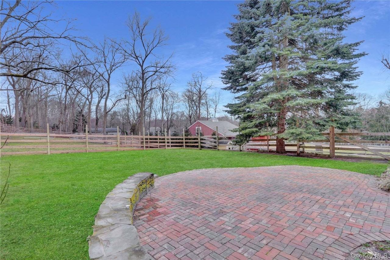 42 Blydenburgh Ln - Photo 6 of 35