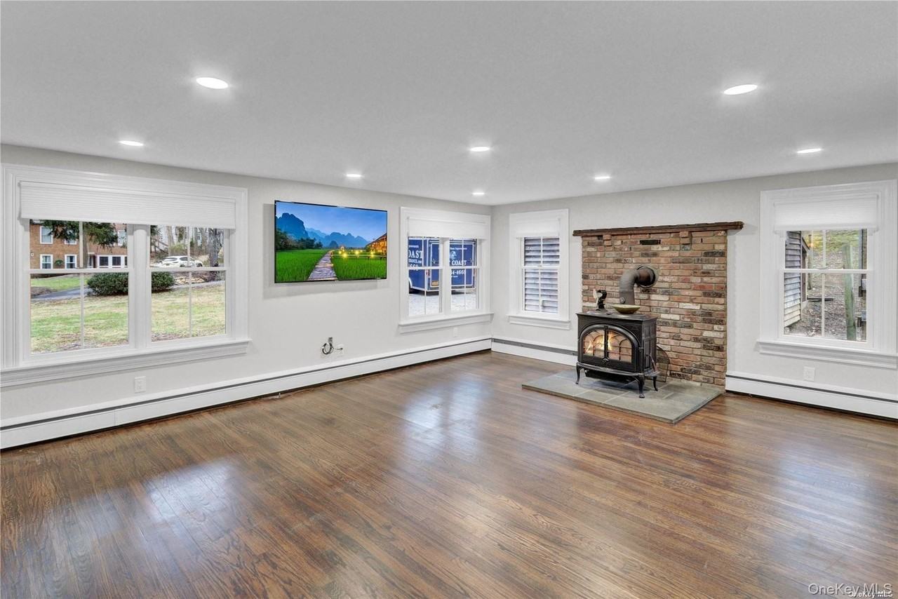 42 Blydenburgh Ln - Photo 7 of 35