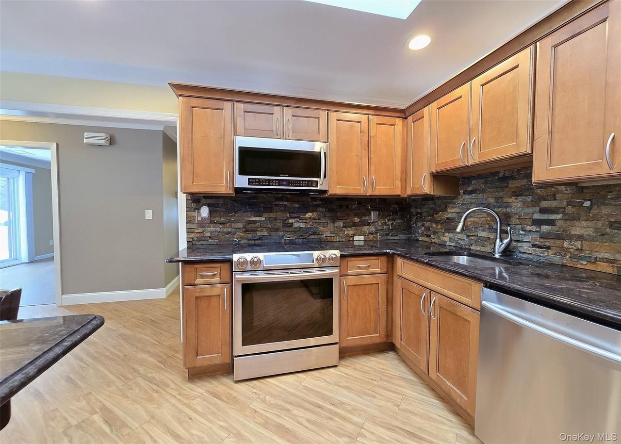 786 Hilltop Ct - Photo 3 of 22