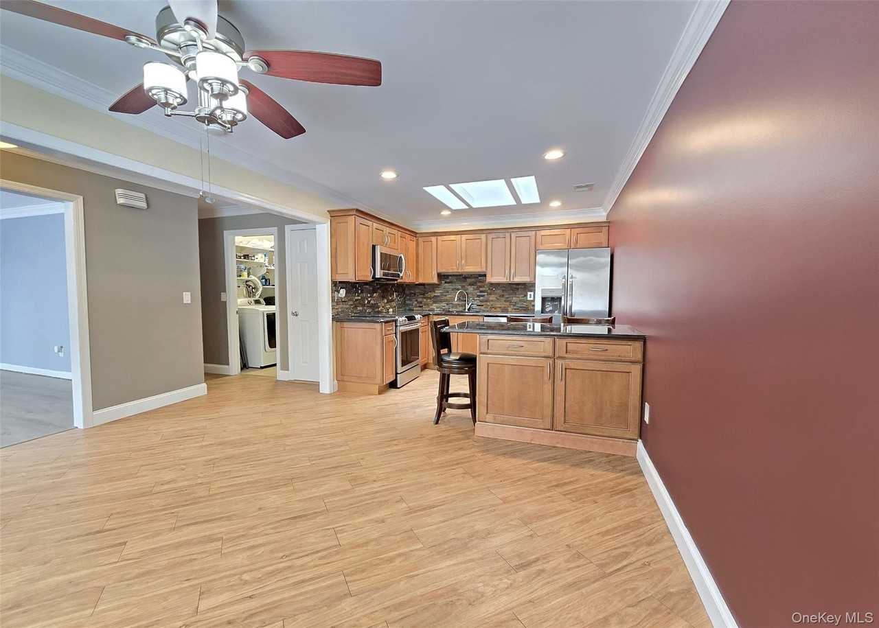 786 Hilltop Ct - Photo 5 of 22