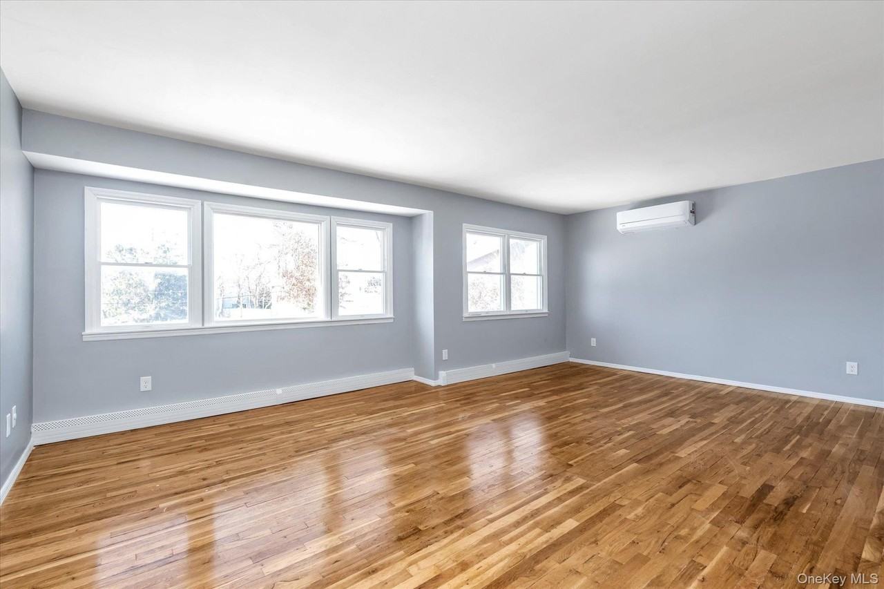 27 Marlo Ln 2nd Fl - Photo 3 of 17