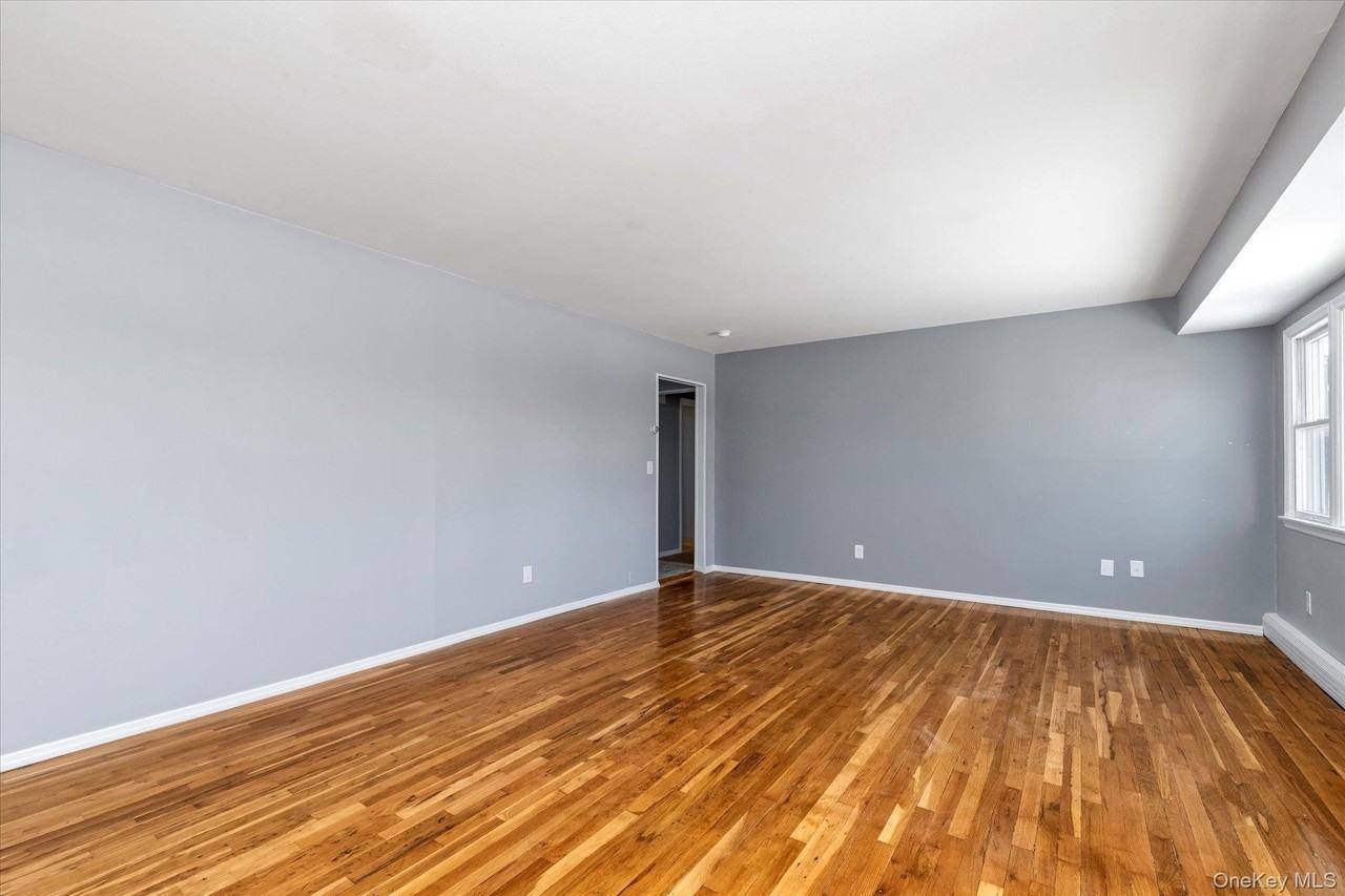 27 Marlo Ln 2nd Fl - Photo 6 of 17